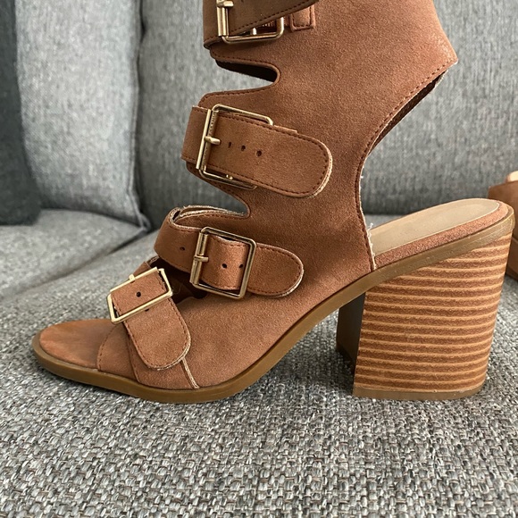 Brown high heel! Wore twice still lots of life left! - Picture 2 of 4